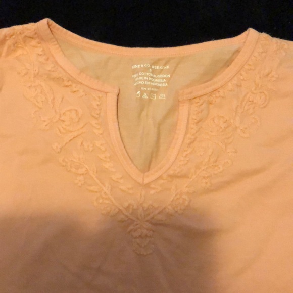 Patterned peace top, never worn. - Picture 2 of 3